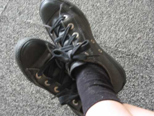 prettystupid's profile picture. 對，我就是那個脫掉高跟鞋。