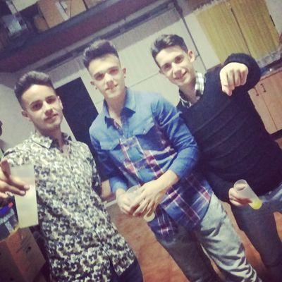 No vivas para que tu presencia se note , sino para que tu ausencia se sienta.