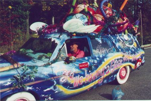 HappyTheArtist's profile picture. It's a long story, but a good one.