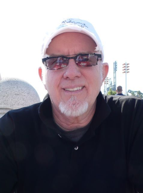 cardcash_'s profile picture. Make money from something cool, fun, easy and a win/win for all involved.