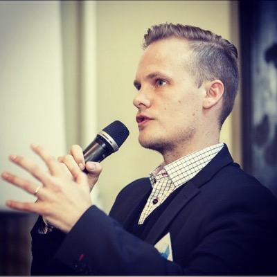 Tampereen kesäyliopiston projektipäällikkö, koulutussektorin sekatyöläinen, kahden lapsen isä, elokuvaentusiasti sekä itseoppinut sanaseppo @trekesayo