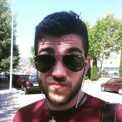 Historiador con problemas ca Historia... Diría que persoa, pero estaría mentindo...