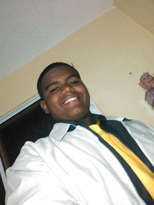 erickdeivileon's profile picture. Aprendí que no se puede dar marcha atrás, que la esencia de la vida es ir hacia adelante. La vida, en realidad, es una calle de sentido único.