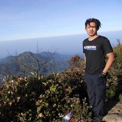 Jadilah orang yang bisa membanggakan orang yang kamu sayangi
 ||
Fakultas Komunikasi dan Informatika UMS || Rock n Roll