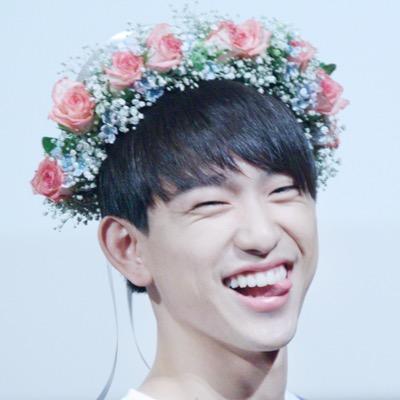 FloweJr's profile picture. 나는 자꾸 너에게서 꽃물이 든다