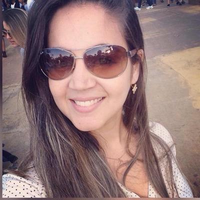 Apaixonada por palavras,música e poesias. Super atleticana..