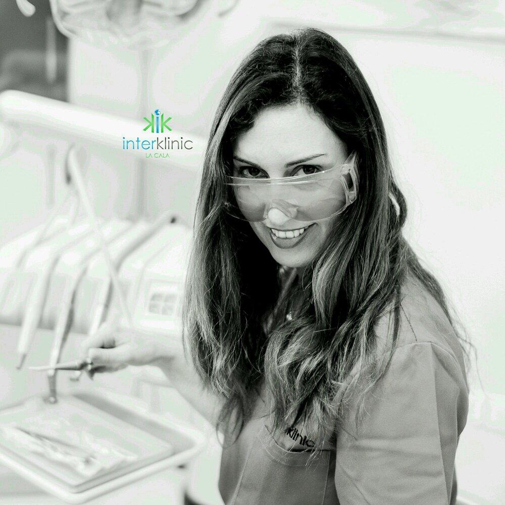 Odontologa,periodoncista e implantologa