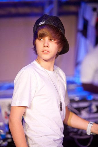 im BAYLEE! & im hunting for guyss. JUSSSTTINNNNNBBIIEEEBBBBEEERRRRR!!!!!!!!!!!