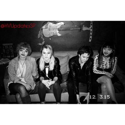 Spanish acc to support 'Hey Violet' BUY THEIR NEW EP 'BRAND NEW MOVES' ☺