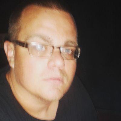 ayyyy! I'm mike 27, love sports being outdoors, indoors, 420 friendly, crunk friendly. I listen for music to about everything rock, pop, hardcore, emo, rap etc