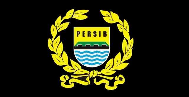 PERSIB TILL I DIE. Terus bernyanyi untuk persib, berdiri sepajang pertandingan berlangsung, menyalakan flare. #PersibPuoiFarlo #PersibCampione