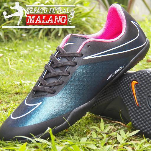 Menjual berbagai produk sepatu futsal pilihan.grosir dan eceran. Melayani pembelian secara online di seluruh nusantara.
Hub 085733232052
PIN BB 2B922F5C