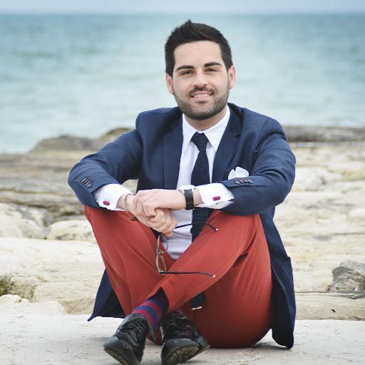 Eterno studente, avvocato per caso (e per cause delle quali non importa ad alcuno), politico per amore.