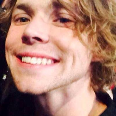 KzjdSaved's profile picture. @AshtonIsWorthIt