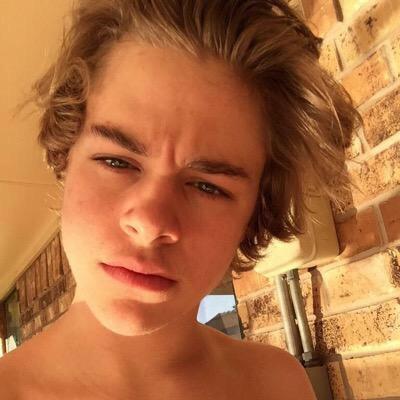 i just wanna see what his timeline looks like(: @teddybearcaniff and @txtyanna are my accounts