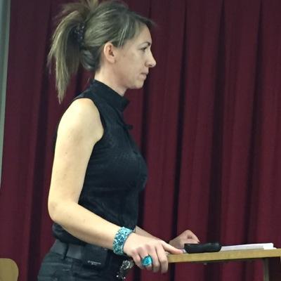 Fisioterapeuta, Doctora i osteòpata. Des de 1996 vinculada a la fisio esportiva i la traumatològica. Docència universitària i investigació. 🤾♂️⛷🤽♀️...