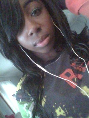 Rayshawna green age 18 ,height 5ft 4/10/97 Bi l,oud ,chill,straight foward follow me on IG:Rayshawna green facebook:Rayshawna green snapchat @rayshawna