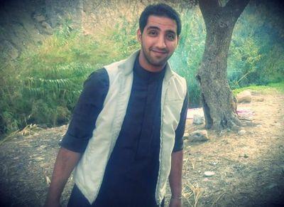 monaya300's profile picture. ‏ﺳﺄﻟﺖ ﺑﻨﺖ ﺃﺑﺂﻫﺂ :
ﻳﺂ ﺃﺑﺖِ ﻣﺂﺫﺁ ﺃﺳﺘﺮ ﻣﻦ ﺟﺴﺪﻱ ﻭﻣﺎﺫﺍ ﺃﺫَﺭ .. ؟
ﻓﺄﺟﺂﺏَ ﺍﻷﺏ :
ﺍﻛْﺸﻔﻲ ﻣﻦ ﺟَﺴَﺪِﻙِ ﻗﺪﺭَ ﻣﺂ ﺗﺘﺤﻤﻠﻴﻦ ﻣﻦ ﻟﻔِﺢ ﻧَﺎﺭِ ﺟَﻬَﻨَّﻢ !!