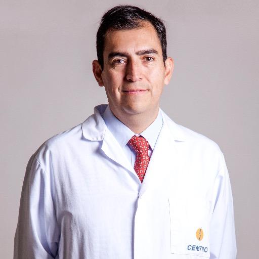 Especialista en artroscopia y reemplazo articular en Rodilla y Cadera. Máster en cirugía de rodilla Clínica Cemtro. Máster en traumatología del deporte UCAM.