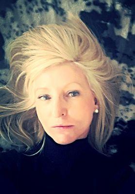 Pilates, Personal Trainer & Piloxing Instructor, Aerial Yoga Instructor. Love Wildlife,The African Bush, Animals, Nature,Travelling, Art,& Dance. Study French.