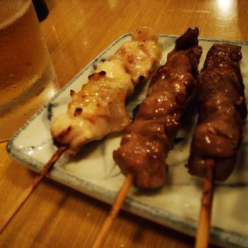 唐揚げにレモンをかける派。メンチカツではなくミンチカツ。焼き鳥屋はすべからく山椒を常備すべき。RTとお気に入りは（以下略