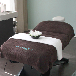 Voor een complete massage, manicure, pedicure, gezichts- en lichaamsverzorging gaat u naar M/V Optimal Comfort. Zandvoortselaan 69 - 06-22982361.