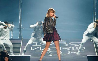 tailodorswift's profile picture. lagi nyibuknyibukin diri sendiri #duoeeq.