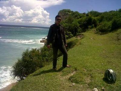 rhozielenjos's profile picture. hidup apa adanya