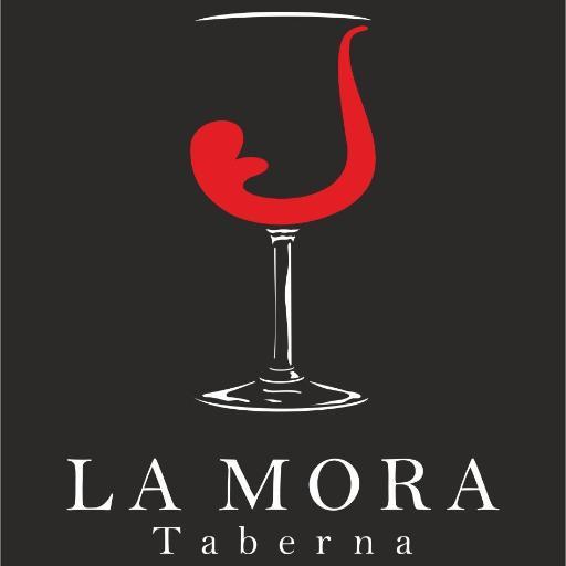 Taberna española con encanto.Tapas, raciones, propuestas originales, variada bodega de vinos, terraza y felicidad... Eso es La Mora