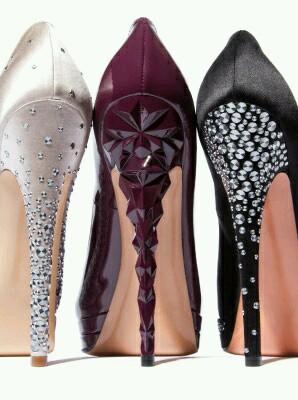 Real women and ladies wear Highheels with sexiness, proud and confidence! Feel free to be part of this collection and submit your own shots!