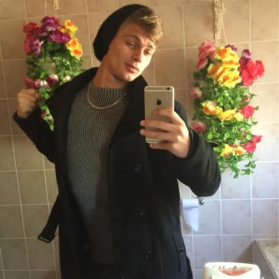 Dubstep911Www's profile picture. Talk to me and find out self