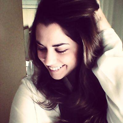 Andrea__11's profile picture. Graduada en Comunicación Audiovisual. Amante de la música que me hace sentir y de ese Séptimo Arte que me hace soñar. Enamorada de las sonrisas =)