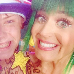 UmaKatyCatVEVO's profile picture. da igreja pro topo da billboard