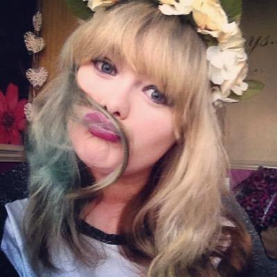 Ahoylyndsay's profile picture. 21, gamer