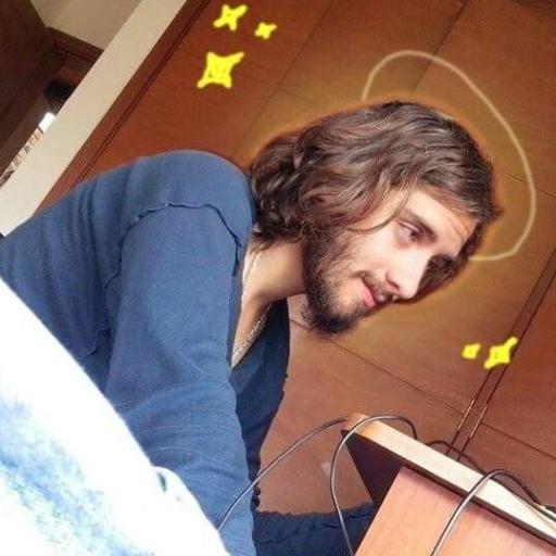 Escritor, estudiante, ñoño y experto en los chistes malos.