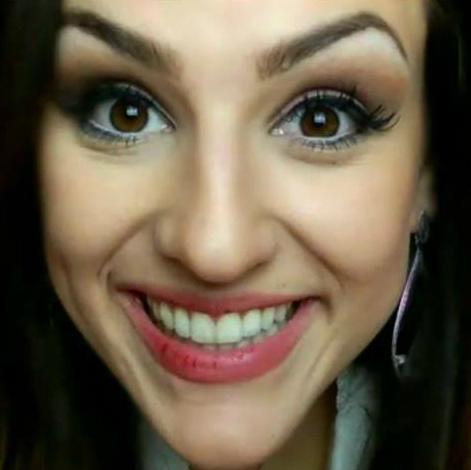 Tenho 17 anos e sou super louca por essa era de youtubers. Foda-se.