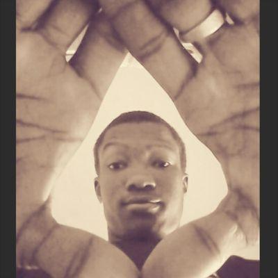 QareebMarket's profile picture. i do follow who ever follows @yazkab2k9