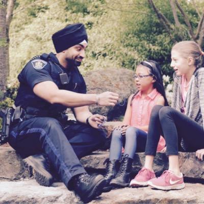 Abbotsford Police. Feed not monitored 24/7 views are my own. https://t.co/NwCcxarxj7…