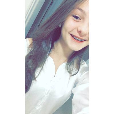 IsaSeganfredo's profile picture. Me Segue Que Sigo De Volta