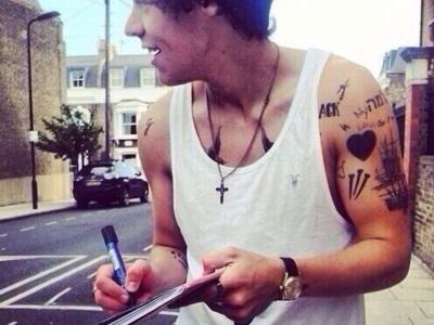 6marooaHackmore's profile picture. eioesperando uma bio engraçada ?
Não vai terquerida , ser directioner ja é uma piada