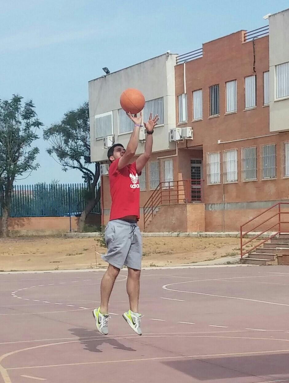 albcarron's profile picture. Profesor de EF y apasionado del deporte, sobre todo del baloncesto.
