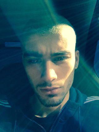 ZiaMalikkk's profile picture. @zaynmalik: Sunny days
