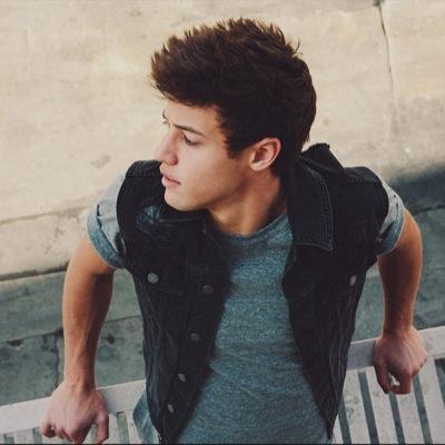 Ethan_rpgatm's profile picture. Les fesses d'une femme sont un temple ou offrandes répétées apaisent et transcendent l'esprit du voyageur | abi