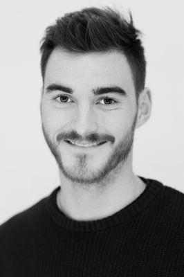 Finans- og IT-fyr, kverulant, Siviløkonom fra BI og godt plantet i sentrum på det politiske kartet. Med andre ord: her kan du finne mye å mislike.