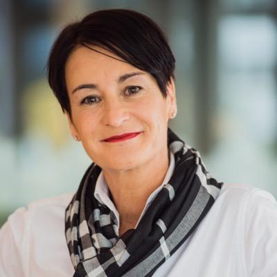 dianegiard's profile picture. Vice-Présidente à la direction, Particuliers et Entreprises à la @BanqueNationale