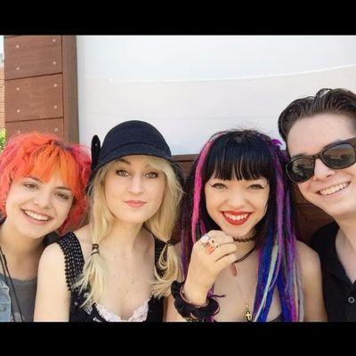 Just a small girl who updates about hey violet daily