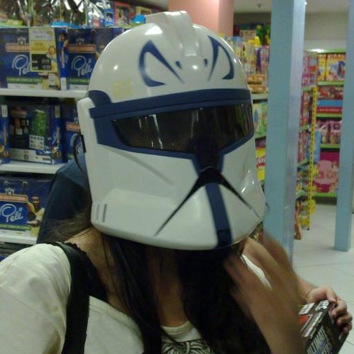 LoxiWin's profile picture. Co-fundadora, Podcaster e produtora de conteúdo no @zonasombria.
Amante de livros, filmes, RPG, quadrinhos e jogos de terror.
Barda/Clériga nas horas vagas 🎲