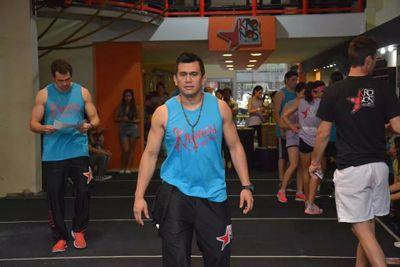Super Heroe el 90% de los dias, el resto un luchador arriba y abajo de la jaula