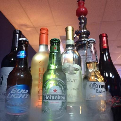 HookahNaar's profile picture. Where embers make you #royal over the finest #hookah on the beach.