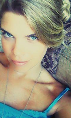 Loiriz's profile picture. Moça, olha só o que eu te escrevi: É preciso força pra sonhar e perceber que a estrada vai além do que se vê.
http://t.co/dlMKGg4Fi6